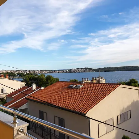 Penava, Private Beach, Pool And 7min To * Trogir