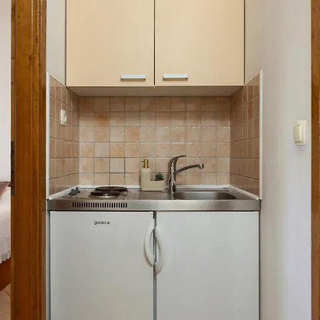 Penava, Private Beach, Pool And 7min To Apartman