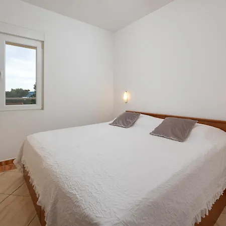 Penava, Private Beach, Pool And 7min To Apartman