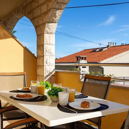 Penava, Private Beach, Pool And 7min To * Trogir