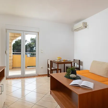 Penava, Private Beach, Pool And 7min To