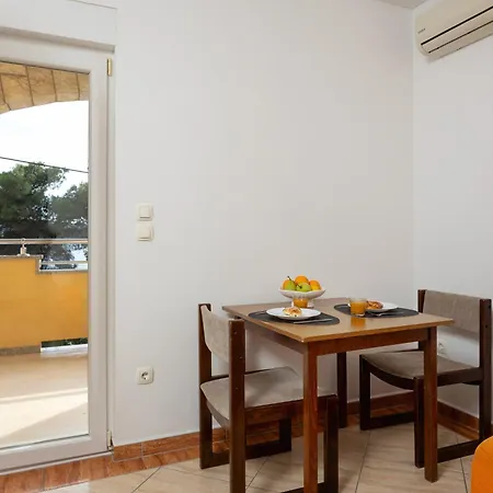 Penava, Private Beach, Pool And 7min To *