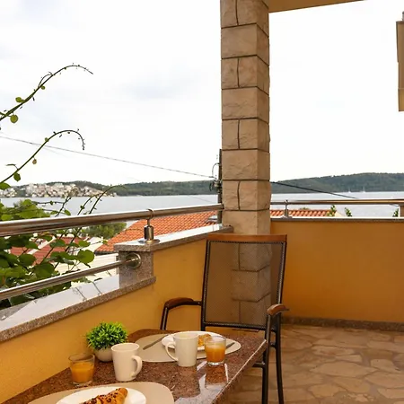 Penava, Private Beach, Pool And 7min To Apartman