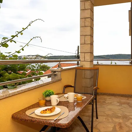 Penava, Private Beach, Pool And 7min To Trogir
