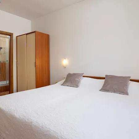 Apartment Penava, Private Beach, Pool And 7min To Trogir
