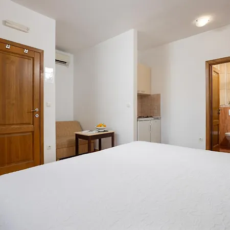 Apartment Penava, Private Beach, Pool And 7min To