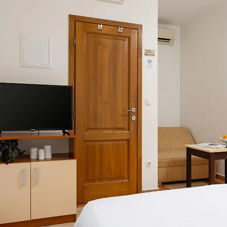 Apartman Penava, Private Beach, Pool And 7min To *
