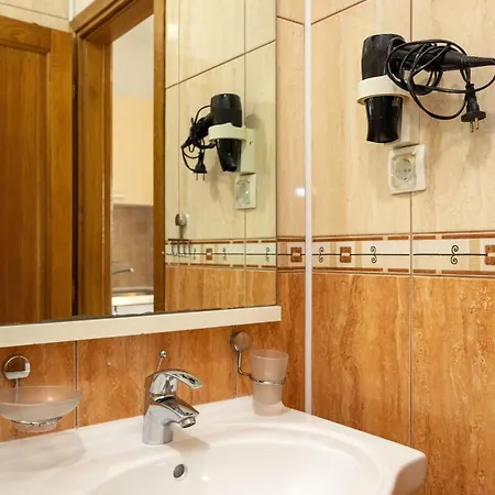 Penava, Private Beach, Pool And 7min To Trogir