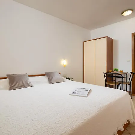 Apartman Penava, Private Beach, Pool And 7min To Trogir