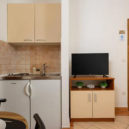 Penava, Private Beach, Pool And 7min To Apartman *