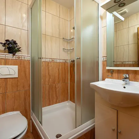 Penava, Private Beach, Pool And 7min To Apartman