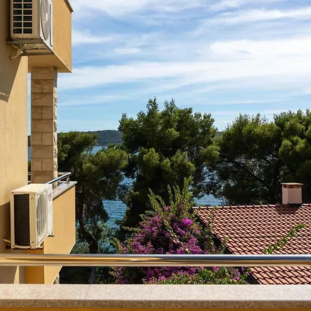 Penava, Private Beach, Pool And 7min To
