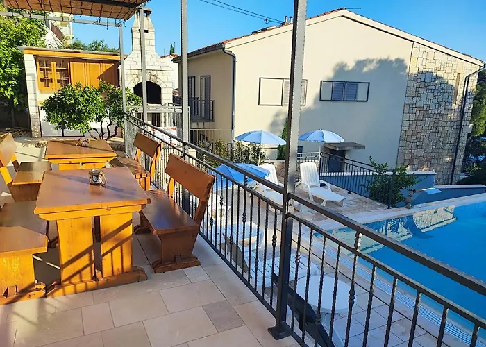 Apartman Penava, Private Beach, Pool And 7min To Trogir