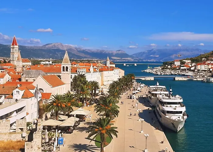 Penava, Private Beach, Pool And 7min To Trogir