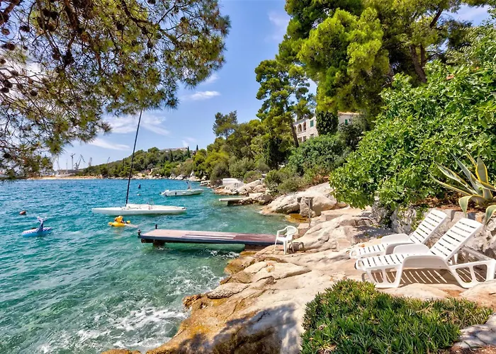 Penava, Private Beach, Pool And 7min To *