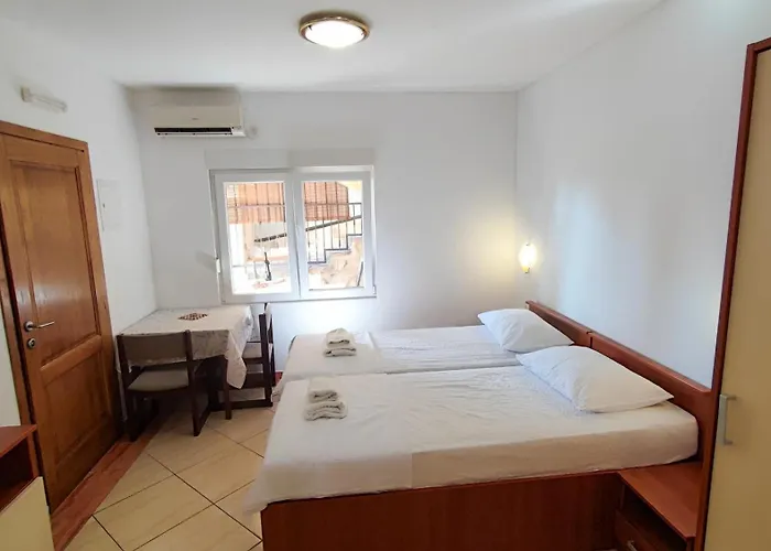 Lejlighed Penava, Private Beach, Pool And 7min To