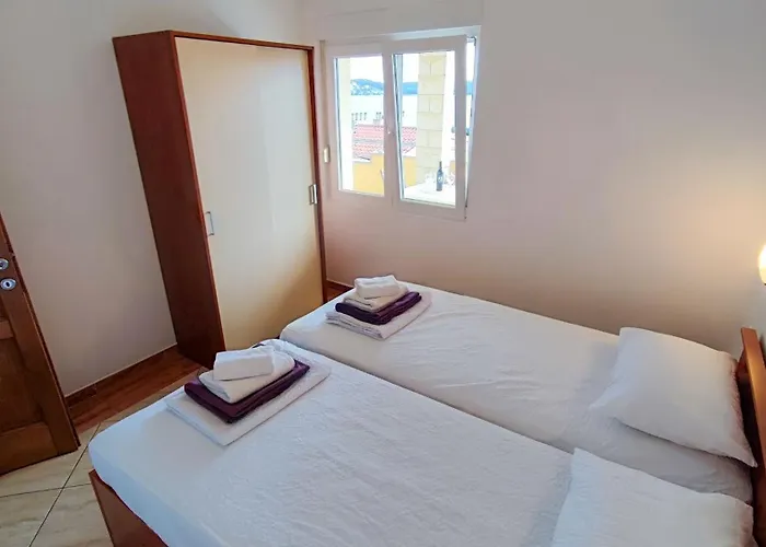 Penava, Private Beach, Pool And 7min To Apartman Trogir