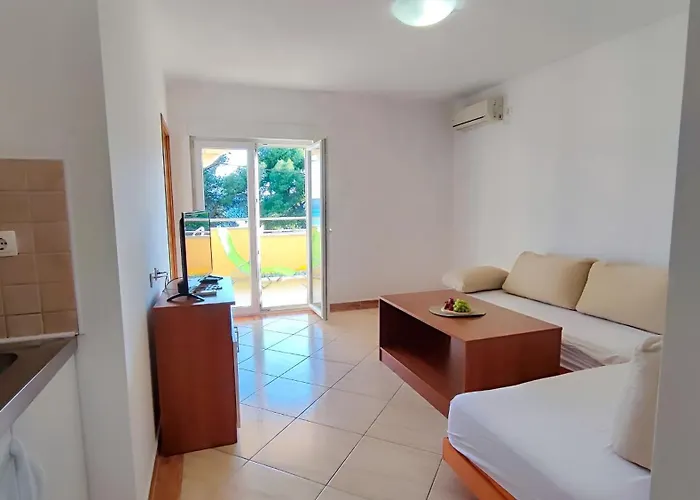 Lejlighed Penava, Private Beach, Pool And 7min To Trogir