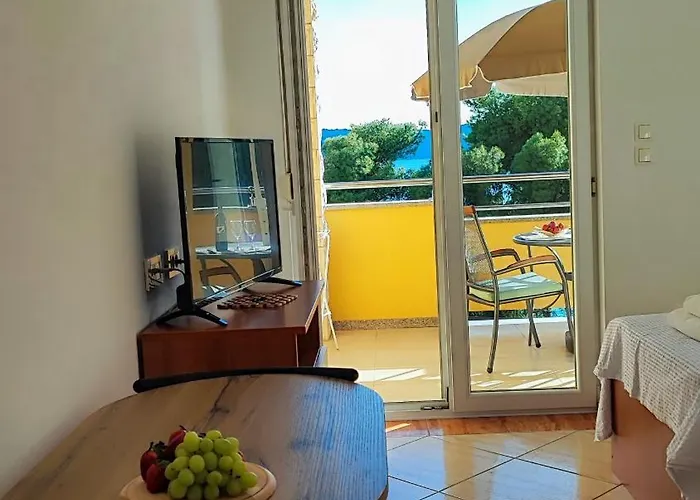 Penava, Private Beach, Pool And 7min To Trogir
