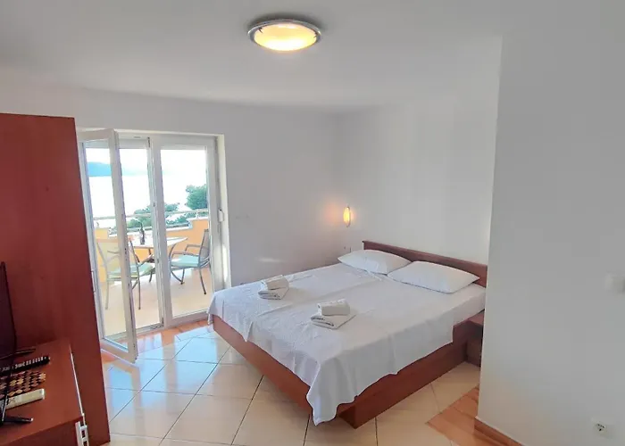 Penava, Private Beach, Pool And 7min To * Trogir