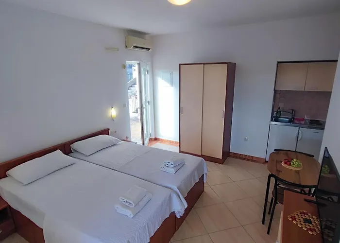 Lejlighed Penava, Private Beach, Pool And 7min To