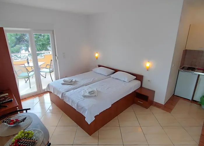 Penava, Private Beach, Pool And 7min To