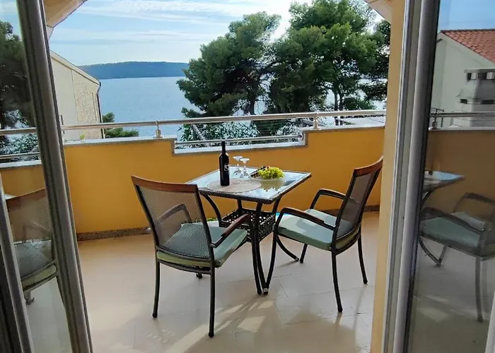 Penava, Private Beach, Pool And 7min To Lejlighed *