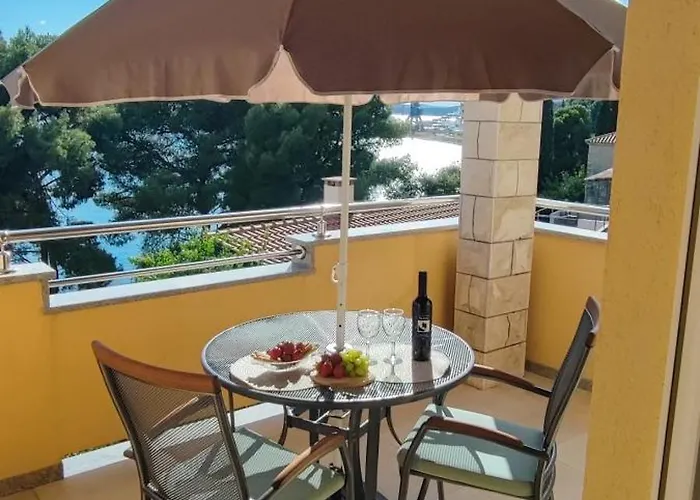 Penava, Private Beach, Pool And 7min To Apartman