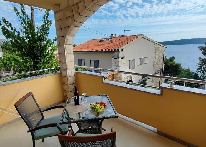 Penava, Private Beach, Pool And 7min To Trogir