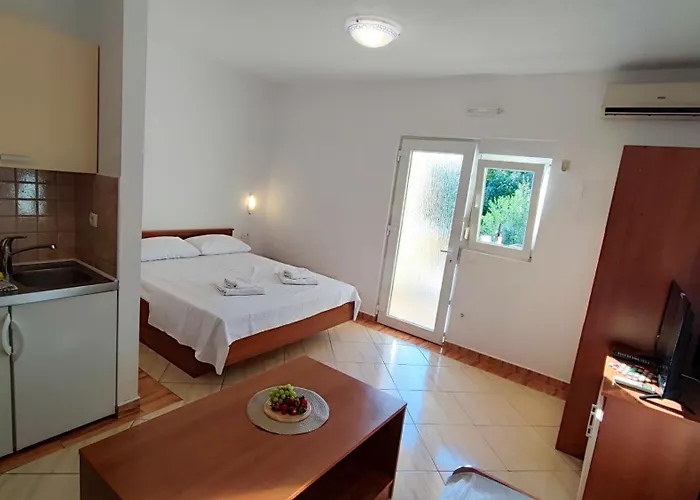 Apartman Penava, Private Beach, Pool And 7min To Trogir
