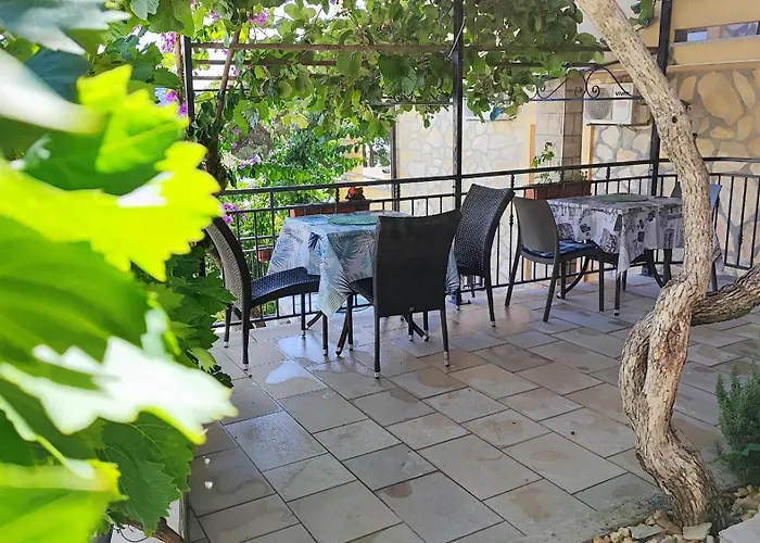 Penava, Private Beach, Pool And 7min To