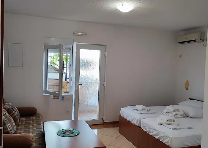 Penava, Private Beach, Pool And 7min To Apartman