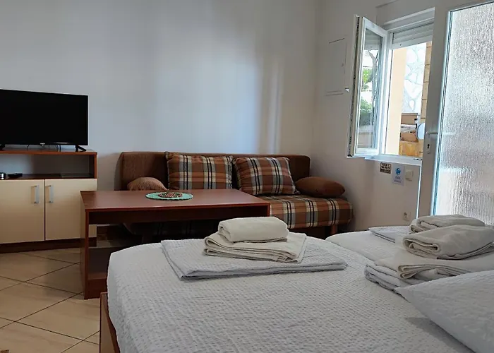 Penava, Private Beach, Pool And 7min To Lejlighed *