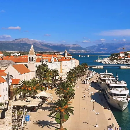 Penava, Private Beach, Pool And 7min To Трогир