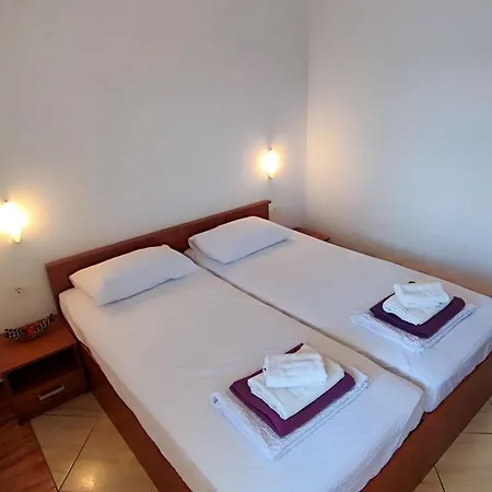 Penava, Private Beach, Pool And 7min To Апартаменты *