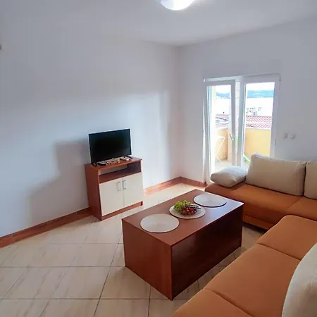 Penava, Private Beach, Pool And 7min To Трогир