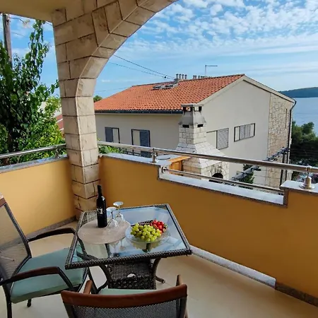 Penava, Private Beach, Pool And 7min To Трогир