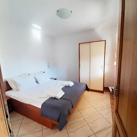 Penava, Private Beach, Pool And 7min To Трогир