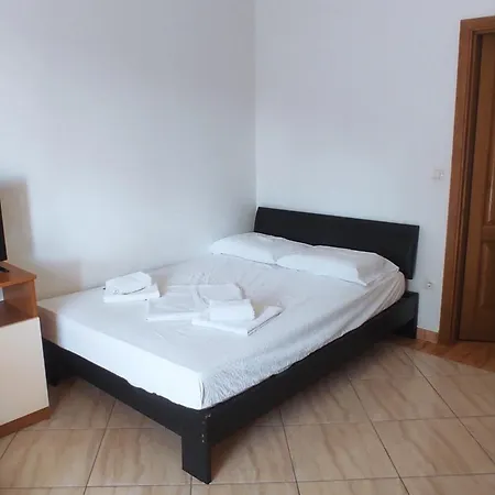 Penava, Private Beach, Pool And 7min To Трогир